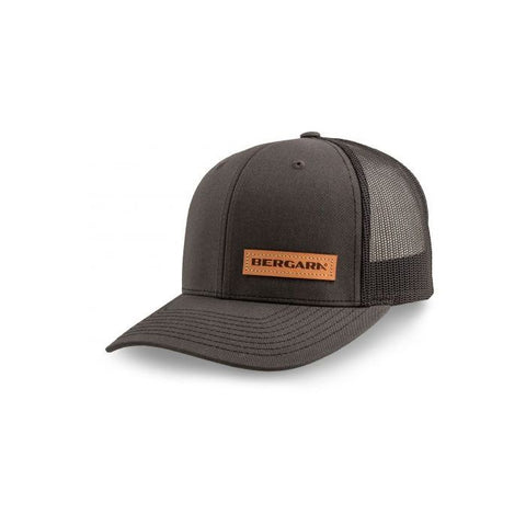 Casquette Bergara Kodiak en style camionneur avec patch en cuir, ajustable pour toutes tailles, offrant protection solaire idéale pour la chasse et l'usage quotidien, modèle unisexe en coton polyester légères et respirantes