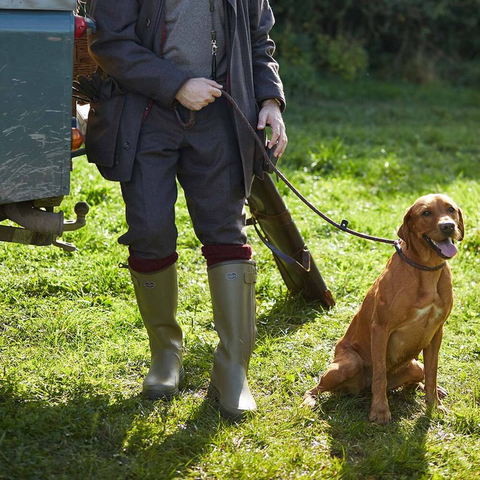 Bottes Le Chameau Chasseur doublées néoprène, imperméables, avec fermeture éclair AQUAzip et semelles tout terrain, idéales pour la chasse et les activités extérieures, offrant confort, protection et durabilité même dans des conditions difficiles.