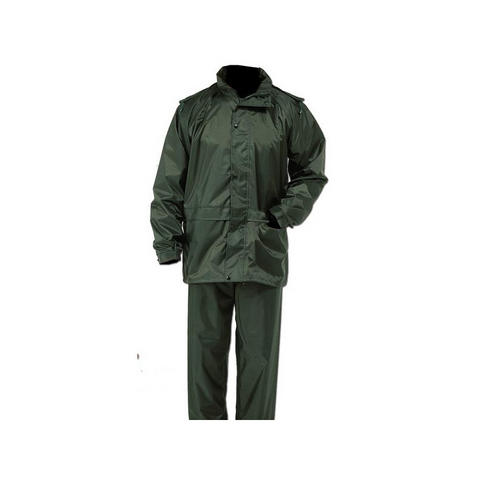 Ensemble de pluie Treeland 1er Prix vert composé d'une veste et pantalon imperméables, idéal pour la chasse et les activités extérieures sous la pluie, offrant légèreté et protection efficace pour les amateurs de plein air à la recherche d'une solution économique pour rester au sec.