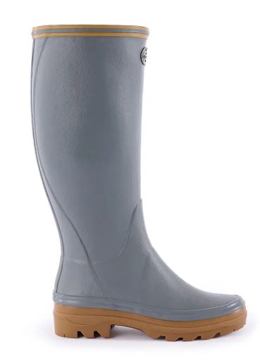 Bottes en caoutchouc naturel Le Chameau avec doublure en jersey poly-coton, semelle bi-densité antichoc pour marche à la campagne, imperméables, fabriquées artisanalement avec caoutchouc Chamolux et offrant une adhérence tout terrain. Parfaites pour le confort durant les saisons plus chaudes et faciles à entretenir.