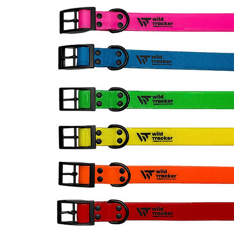 Collier durable pour chien, parfait pour la chasse et les activités en extérieur. Fabriqué en polyester avec enduit polyuréthane pour une résistance à l'eau et une protection contre les intempéries. Offre une haute visibilité et une option de gravure laser personnalisée pour plus de sécurité et de style.