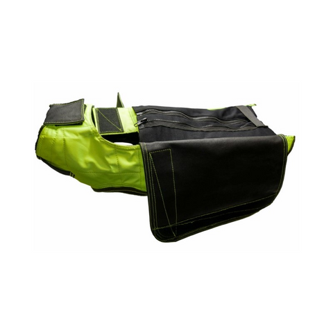 Image du gilet WildTracker X-Protect By Espuna montrant des matériaux innovants comme le KEVLAR et le DYNEEMA, avec une ergonomie avancée pour le confort et la sécurité du chien, idéal pour la chasse dans des environnements extrêmes et difficilement compatibles, portant une coupe anatomique pour une adaptation optimale sur le chien.
