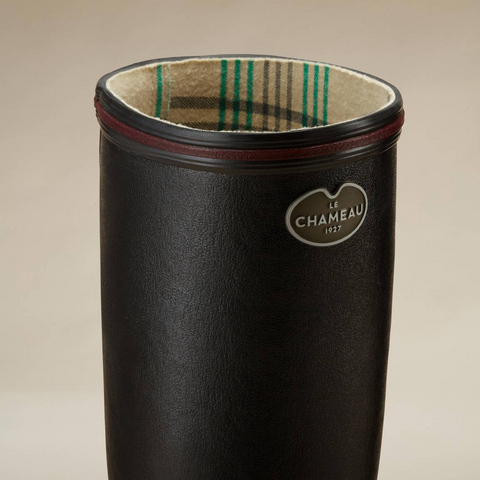 Bottes en caoutchouc naturel pour la marche à la campagne avec doublure en jersey poly-coton ultra-résistante et semelle bi-densité antichoc Le Chameau, offrant confort et adhérence tout terrain, imperméables et fabriquées artisanalement.