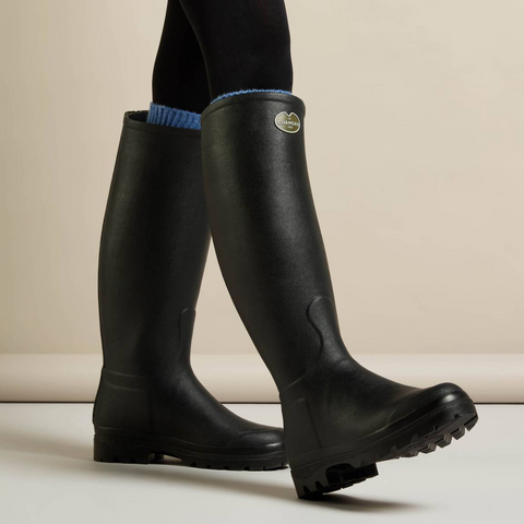 Bottes femmes Le Chameau Saint-Hubert avec doublure en cuir, offrant élégance et imperméabilité pour les activités en plein air, confectionnées artisanalement avec caoutchouc Chamolux et renforts en fibres d’aramide.