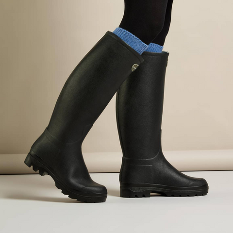 Bottes femmes Le Chameau Saint-Hubert avec doublure en cuir, offrant élégance et imperméabilité pour les activités en plein air, confectionnées artisanalement avec caoutchouc Chamolux et renforts en fibres d’aramide.