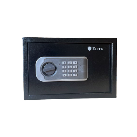 Coffre-fort compact en acier de 2mm avec porte renforcée anti-effraction et verrouillage électronique par digicode, dimensions 36x25x25 cm, poids 7.5 kg, multiples rangements intégrés, idéal pour la sécurité des armes, finition peinture époxy résistante pour une durabilité accrue, livré avec système de fixation complet pour sécurité optimale. Produit disponible avec livraison gratuite en France.