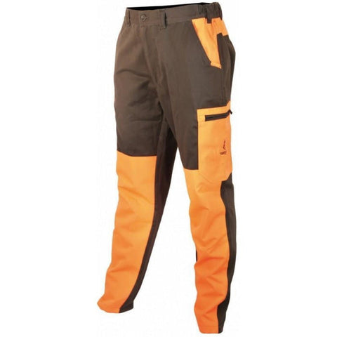 pantalon de randonnée pour homme en polyester-coton avec renforts en nano-ripstop, doté de poches repose-mains et latérales zippées, couleur camo blaze et vert, disponible de la taille 38 à 52, idéal pour les activités de plein air et offrant confort et protection contre les ronces