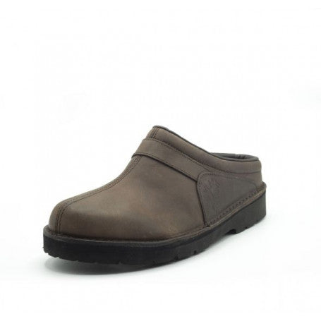 Image des chaussures Stagunt Sabot Cuir Aigual marron, montrant l'élégance du design en cuir de haute qualité, parfaitement adaptées pour le confort et le style au quotidien et lors d'occasions spéciales. Chaussures pratiques et modernes alliant tradition et innovation.