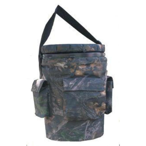 Image du siège seau rotatif camouflage Stepland, conçu en ABS dense avec une assise confortable et rotative, parfait pour la chasse et les activités en plein air grâce à sa large capacité de rangement de 26L et multiples poches en nylon pour un accès rapide aux équipements.