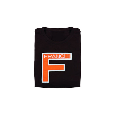 Image montrant des vêtements disponibles en plusieurs tailles, allant de S à 3XL, soulignant la polyvalence et l'inclusivité pour toutes les morphologies, mode multi-tailles disponible sur Shopify.
