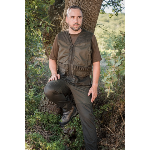 Image du Gilet Treeland vert 609N, un équipement durable et confortable pour les activités de chasse et de plein air avec nombreuses poches, fabriqué à partir de matériaux de haute qualité, offrant un camouflage optimal et une grande mobilité.