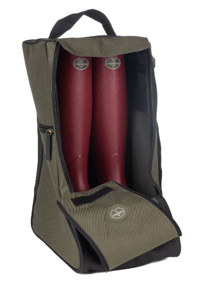 Sac à bottes Le Chameau Iris en Vert Chameau transportant facilement des bottes, avec fermeture éclair double et poche zippée sur le côté, idéal pour protéger vos bottes contre l'humidité et garder votre voiture propre.