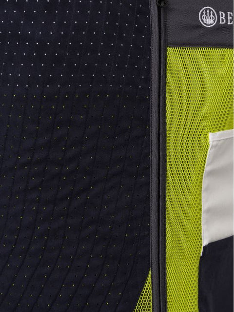 Gilet Beretta Uniform Pro 20.20 pour tir sportif, respirant et ajustable, conçu avec un filet 3D élastique pour une ventilation optimale et un confort supérieur, idéal pour les compétitions de tir, featuring poches avant extensibles et bande d'épaule en microsuède perforée