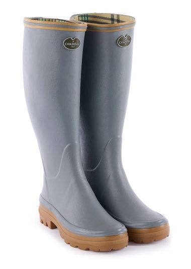 Bottes en caoutchouc naturel Le Chameau avec doublure en jersey poly-coton, semelle bi-densité antichoc pour marche à la campagne, imperméables, fabriquées artisanalement avec caoutchouc Chamolux et offrant une adhérence tout terrain. Parfaites pour le confort durant les saisons plus chaudes et faciles à entretenir.