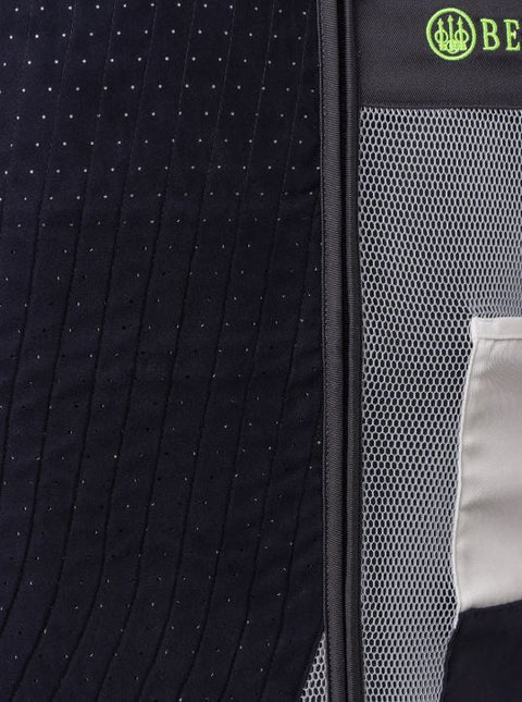 Gilet Beretta Uniform Pro 20.20 pour tir sportif, respirant et ajustable, conçu avec un filet 3D élastique pour une ventilation optimale et un confort supérieur, idéal pour les compétitions de tir, featuring poches avant extensibles et bande d'épaule en microsuède perforée
